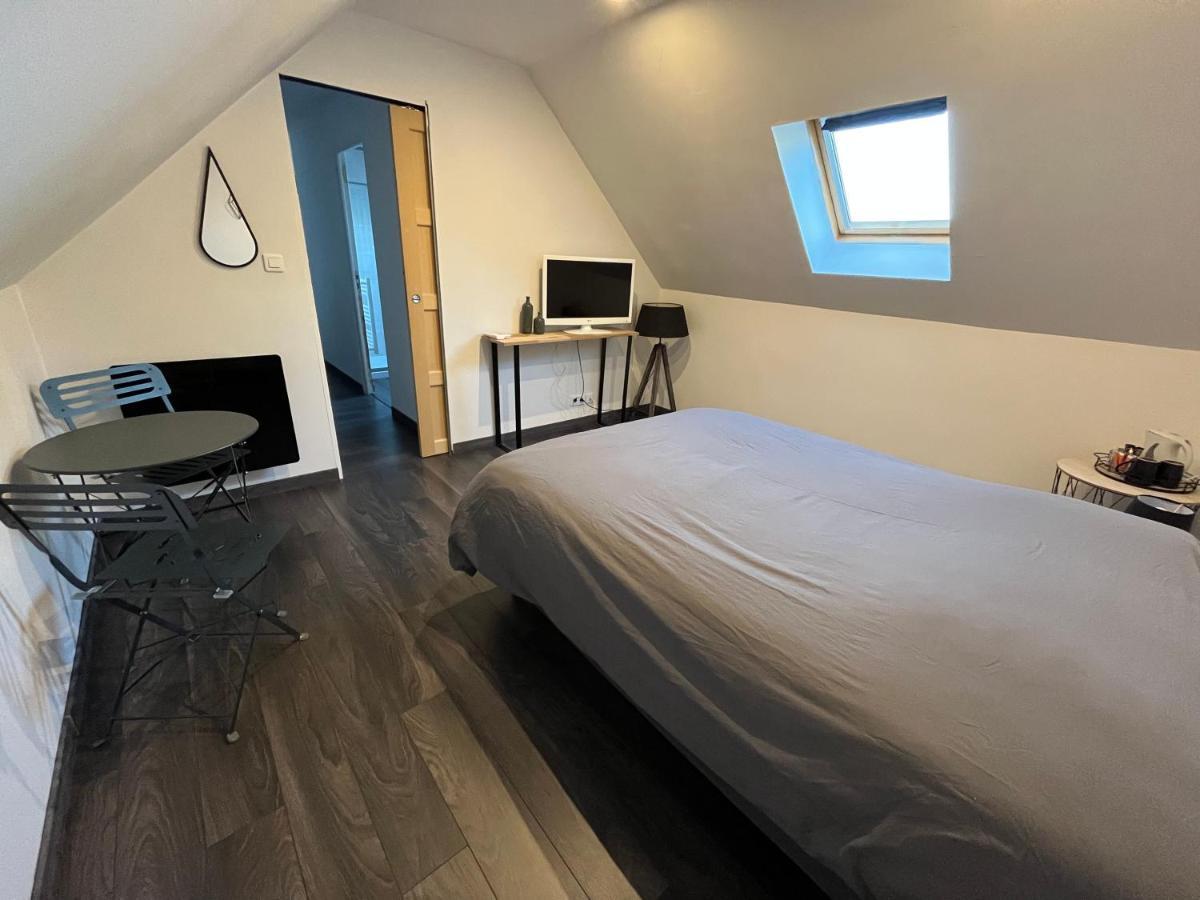 Maison chiron Montreuil-sur-Maine Extérieur photo
