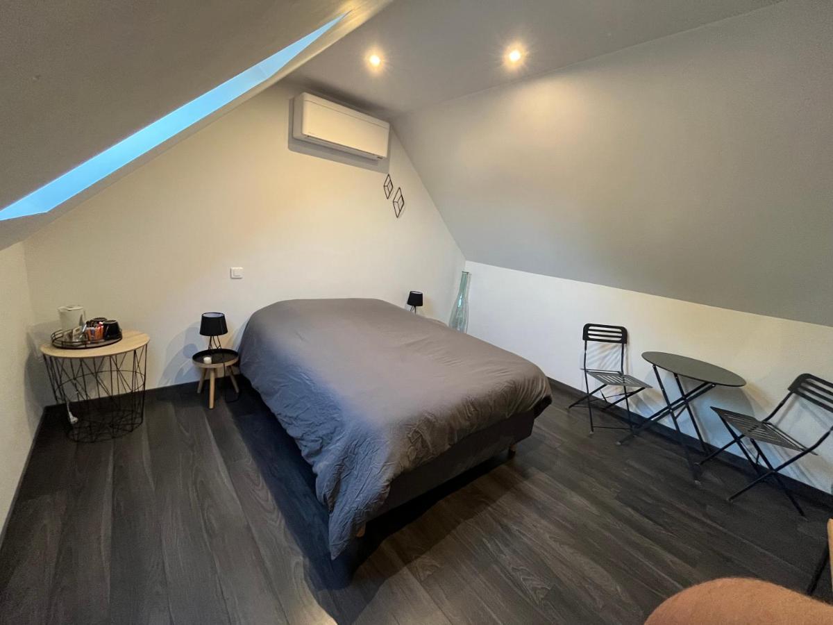 Maison chiron Montreuil-sur-Maine Extérieur photo